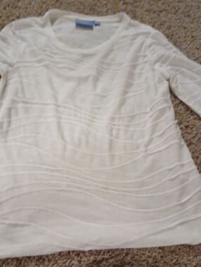 Vera Wang Cream Wave-Textured Long Sleeve Top